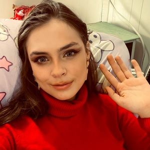 Meet your Posher, Hillarie